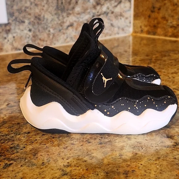 Jordan Toddler 23/7 PS 'Black Metallic Gold' US 6C - Picture 2 of 11